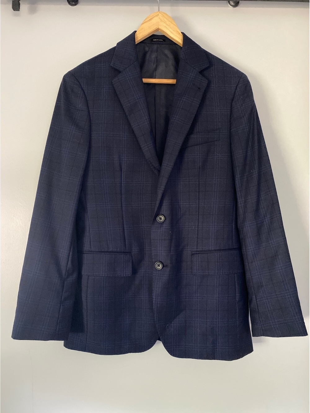 Joseph Abboud collegiate preppy quiet luxury smart casual navy Glen plaid blazer